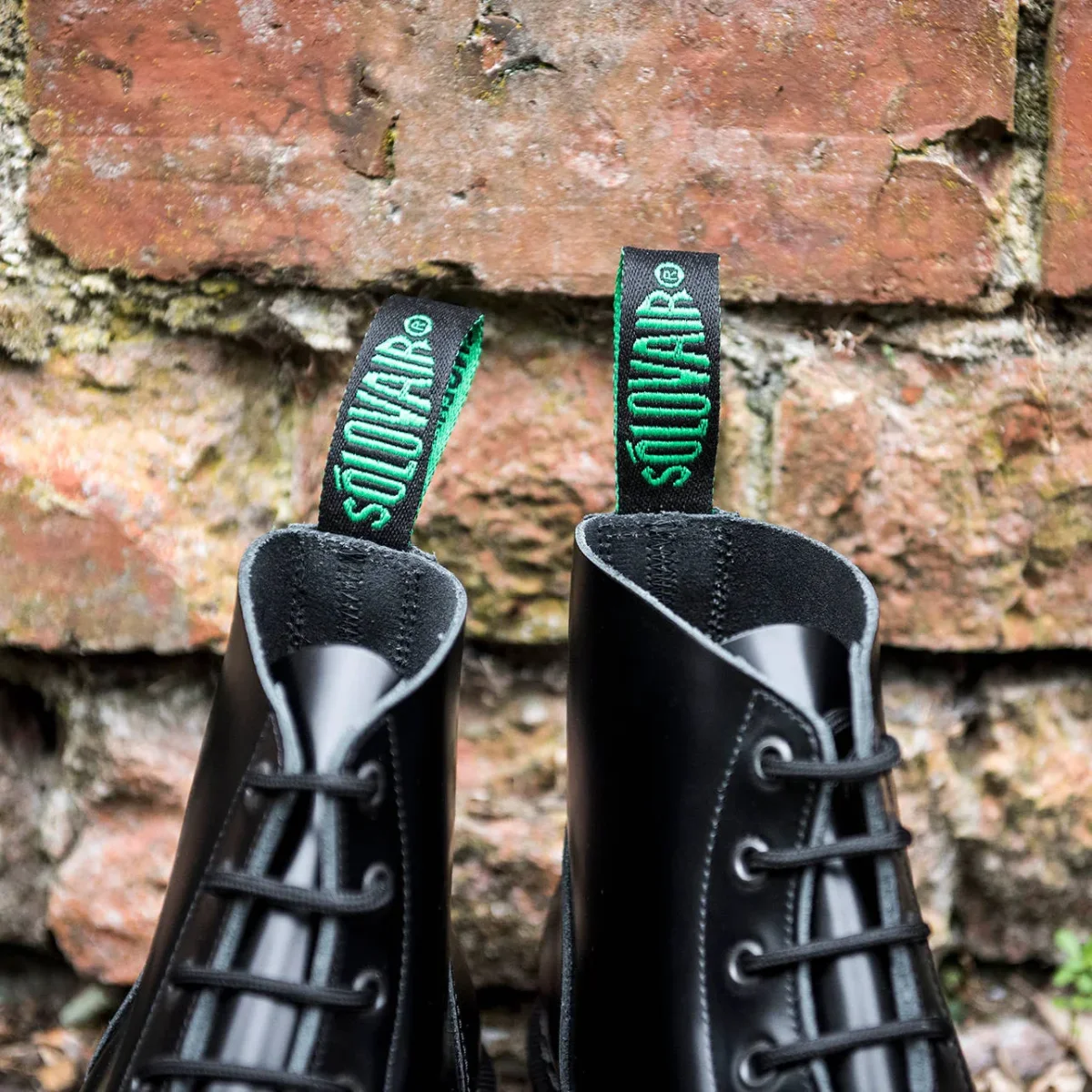 Astronaut Boot 6 Eye - Black Hi Shine – Bild 8