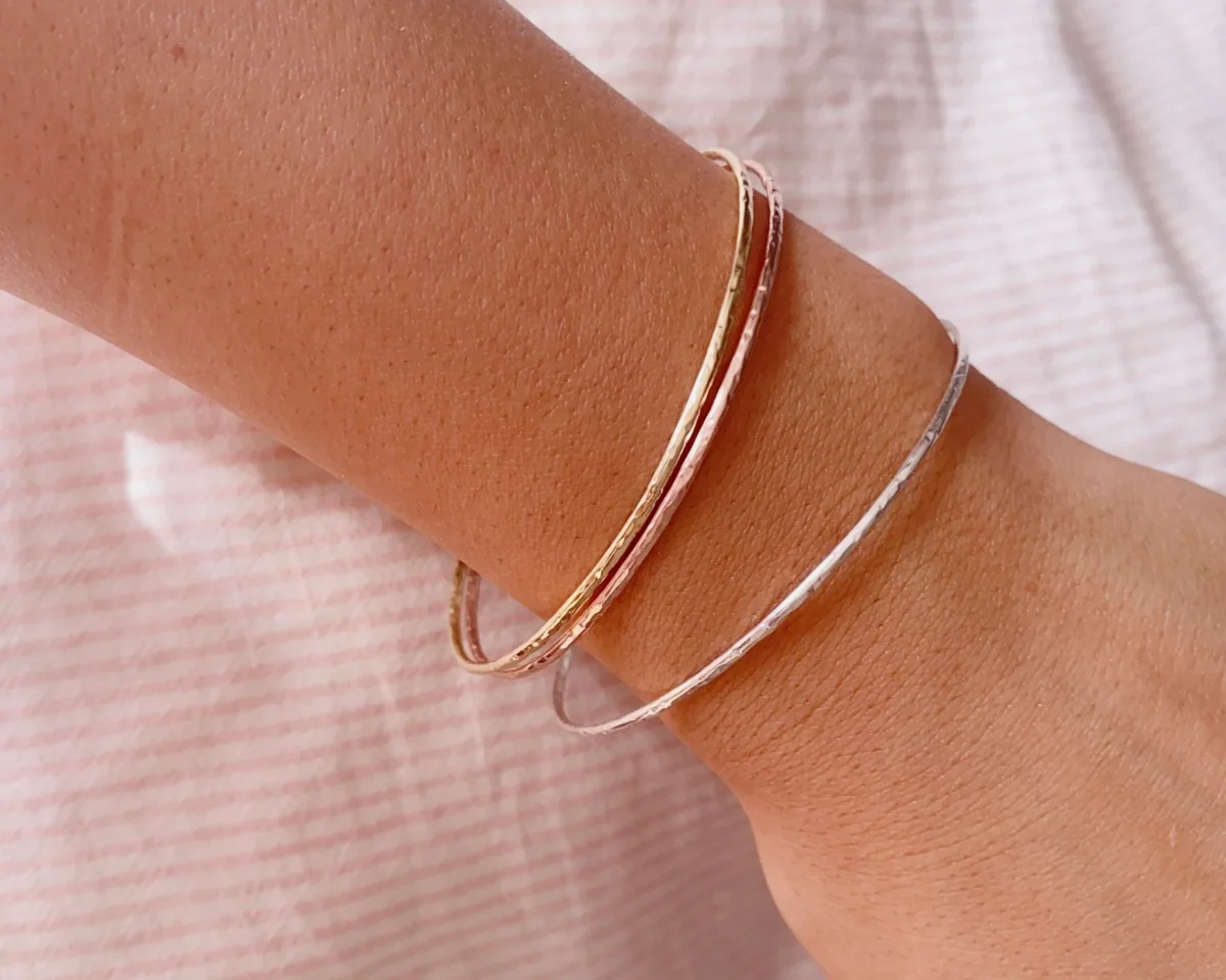 Gehämmerter Layering Armreif Roségold – Bild 3