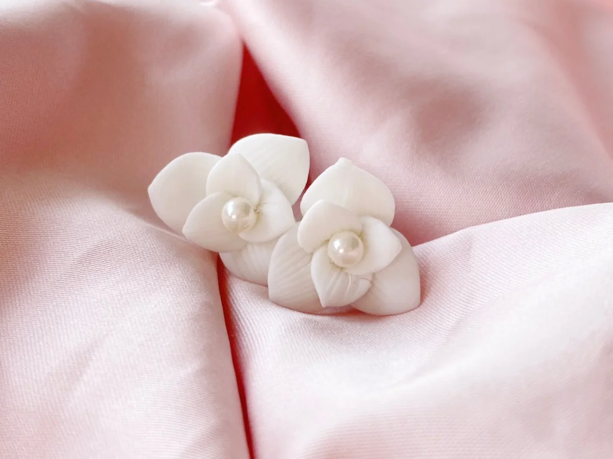 Silberne Blumen Braut Ohrstecker | SOPHIE