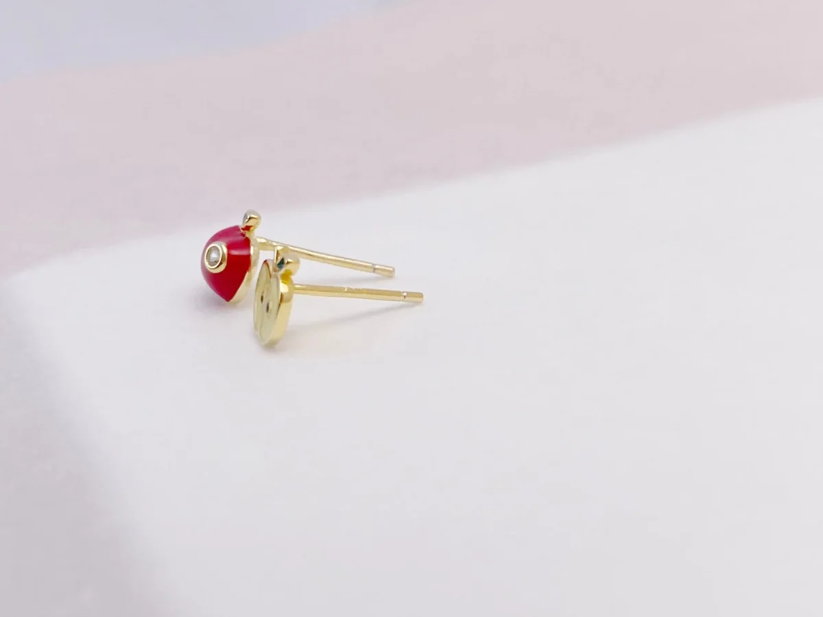 Goldene Kinder Ohrstecker mit Apfel – Bild 9