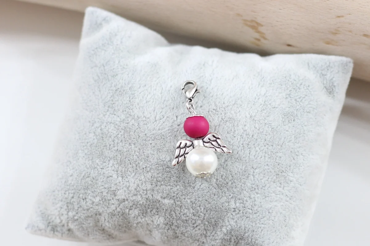 10 Schutzengel Anhänger aus Perlen in Pink – Bild 3